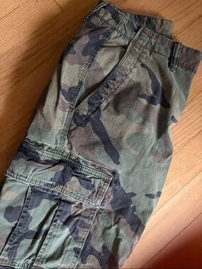 GAP Green Camouflage Cargo Pants Size 28, leg 30